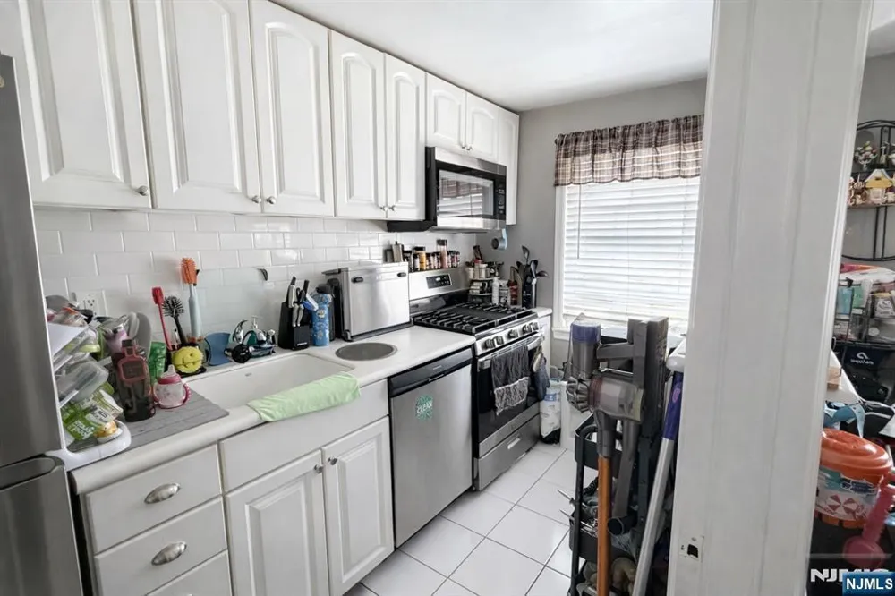 118 Darwin Avenue 30 Rutherford, NJ 07070