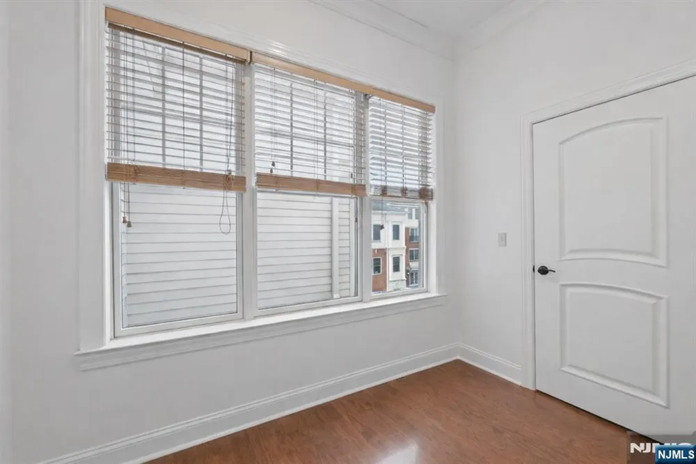 1314 The Plaza Tenafly, NJ 07670