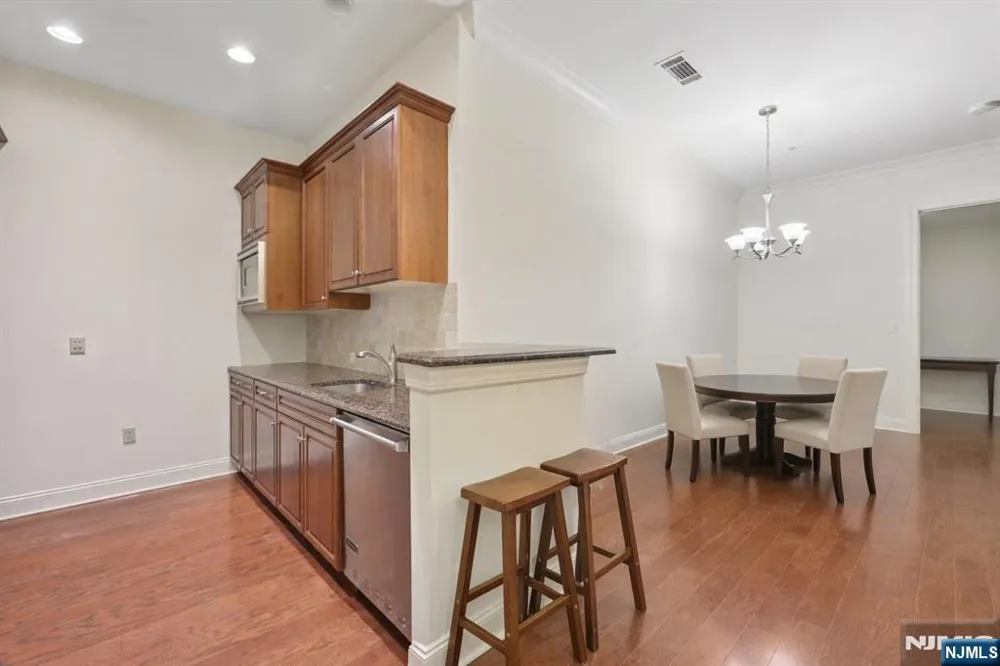 1314 The Plaza Tenafly, NJ 07670