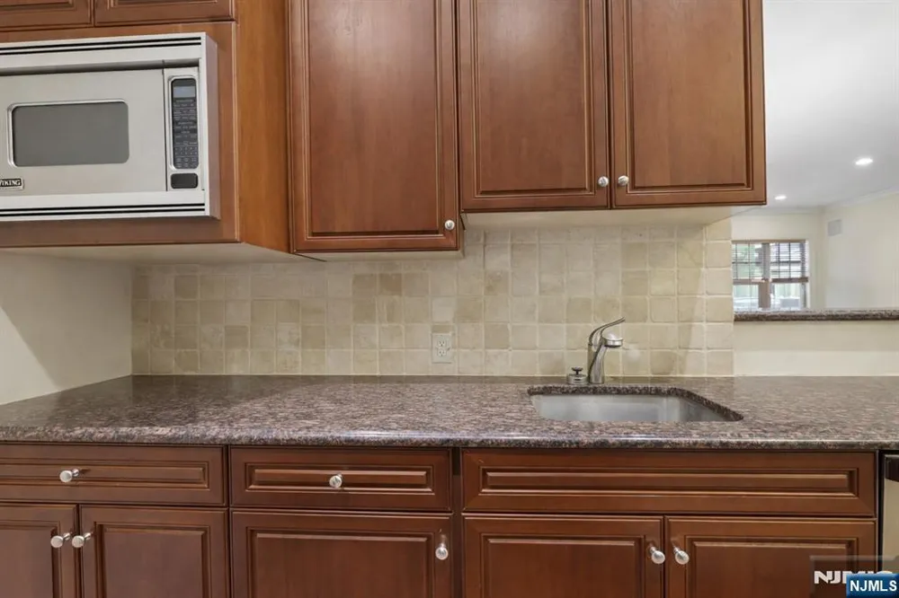 1314 The Plaza Tenafly, NJ 07670