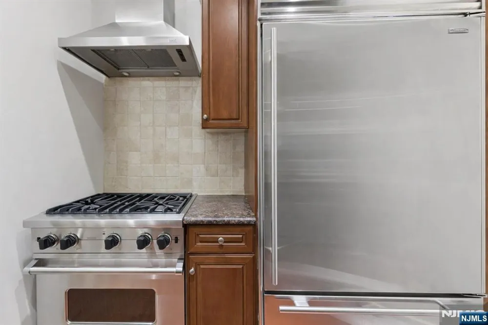 1314 The Plaza Tenafly, NJ 07670
