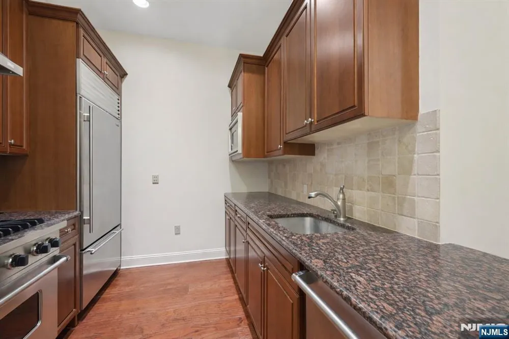 1314 The Plaza Tenafly, NJ 07670