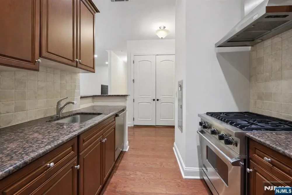 1314 The Plaza Tenafly, NJ 07670