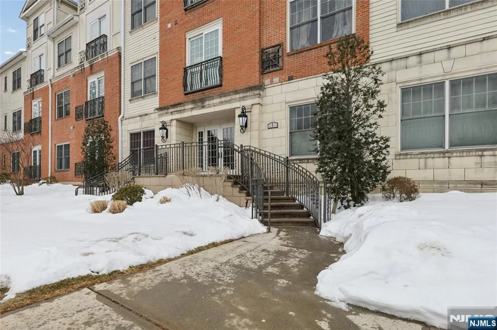 1314 The Plaza Tenafly, NJ 07670