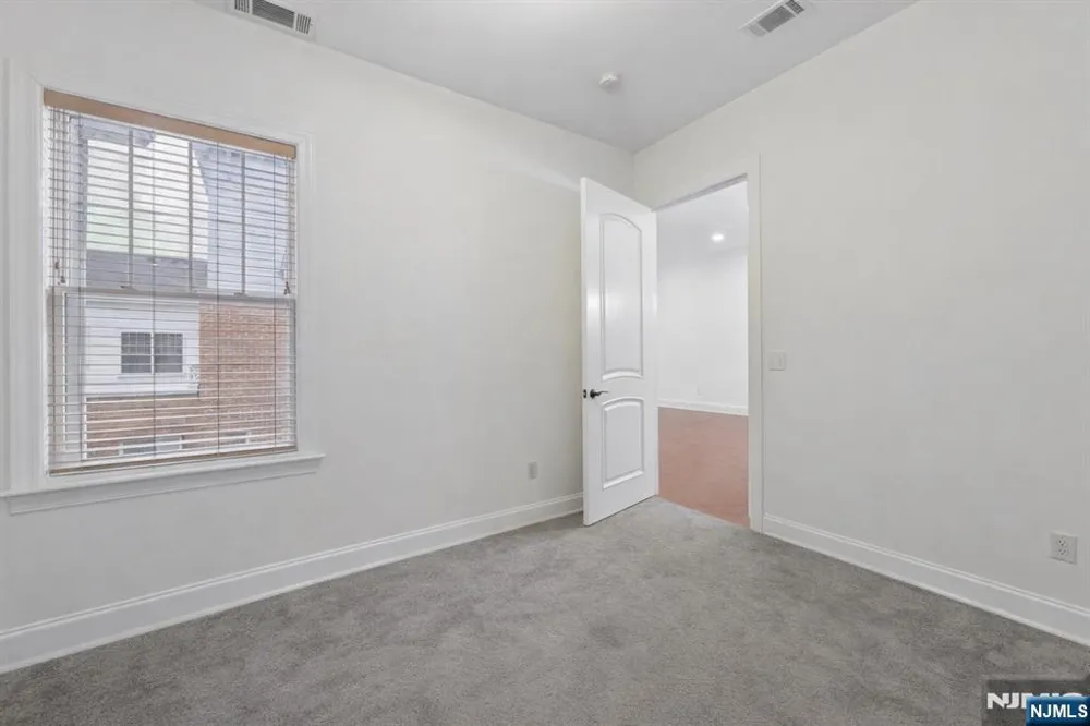 1314 The Plaza Tenafly, NJ 07670