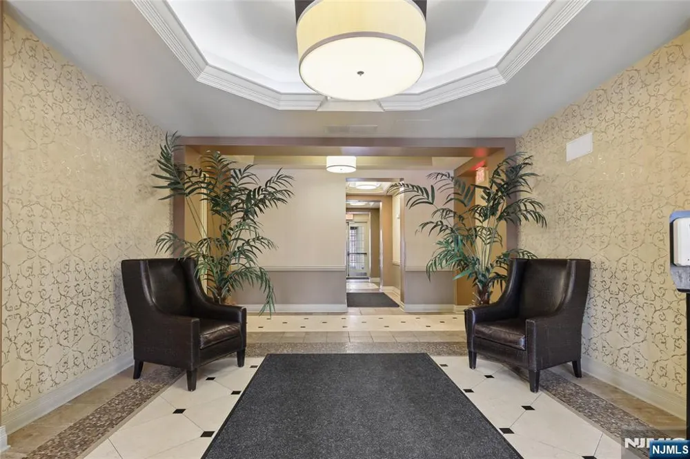 1314 The Plaza Tenafly, NJ 07670