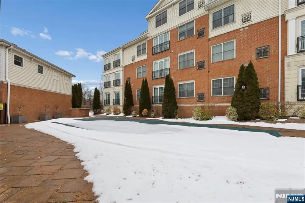 1314 The Plaza Tenafly, NJ 07670