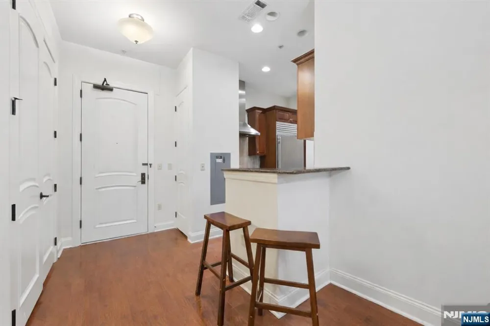 1314 The Plaza Tenafly, NJ 07670