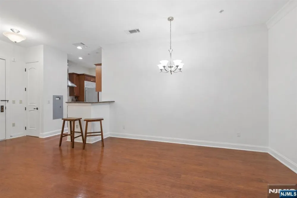 1314 The Plaza Tenafly, NJ 07670