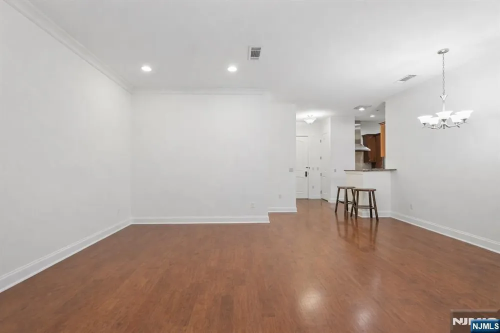 1314 The Plaza Tenafly, NJ 07670