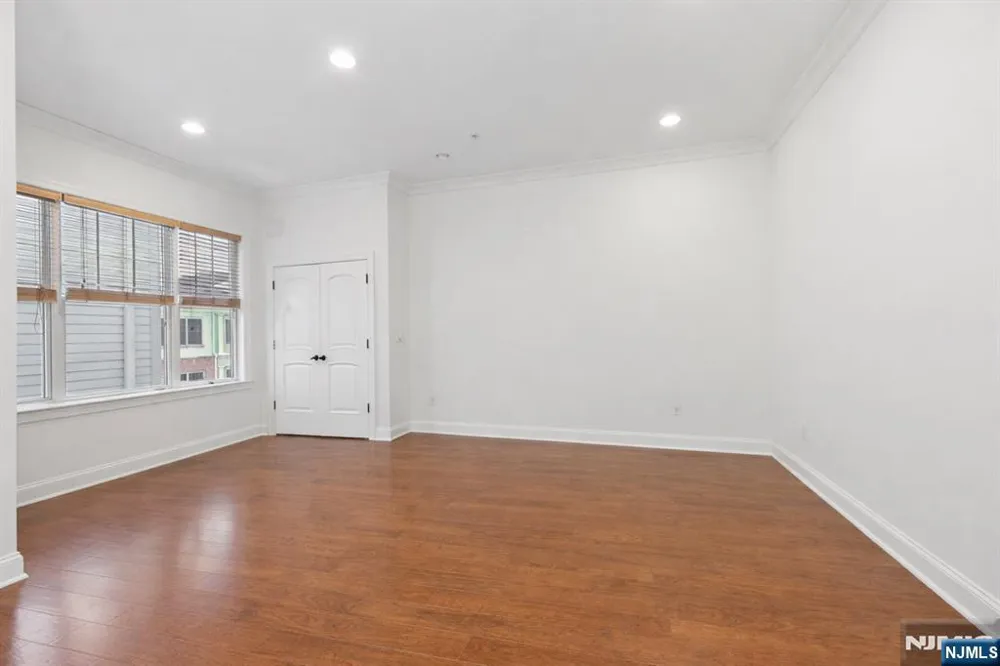 1314 The Plaza Tenafly, NJ 07670