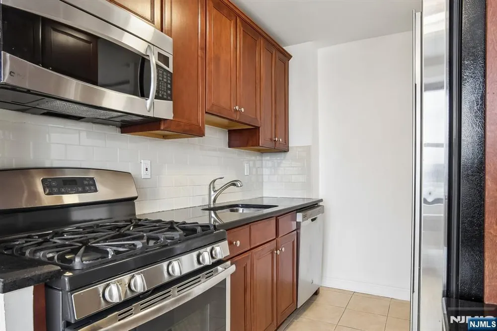 500 Central Avenue 1617 Union City, NJ 07087