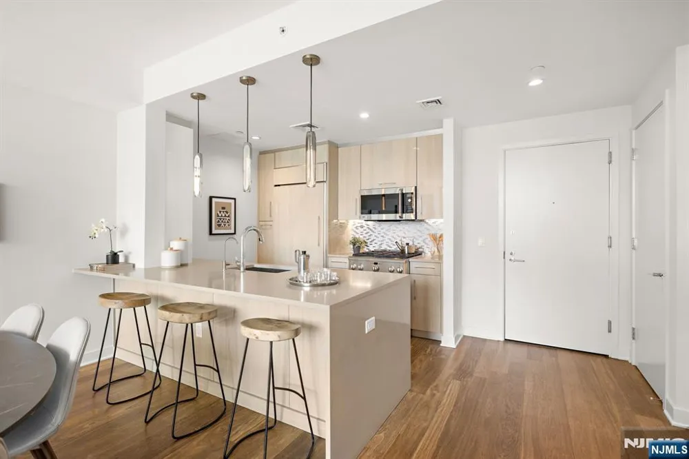 1200 Ave At Port Imperial 513 Weehawken, NJ 07086