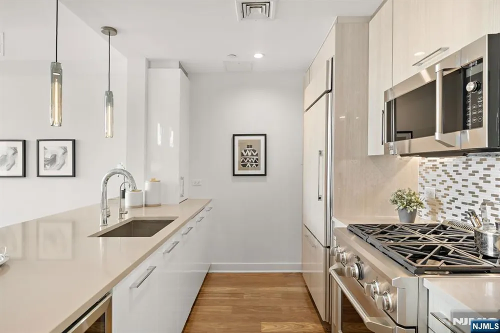 1200 Ave At Port Imperial 513 Weehawken, NJ 07086