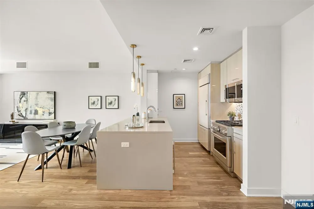 1200 Ave At Port Imperial 513 Weehawken, NJ 07086