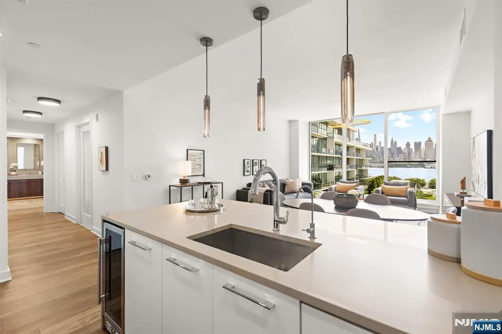 1200 Ave At Port Imperial 513 Weehawken, NJ 07086
