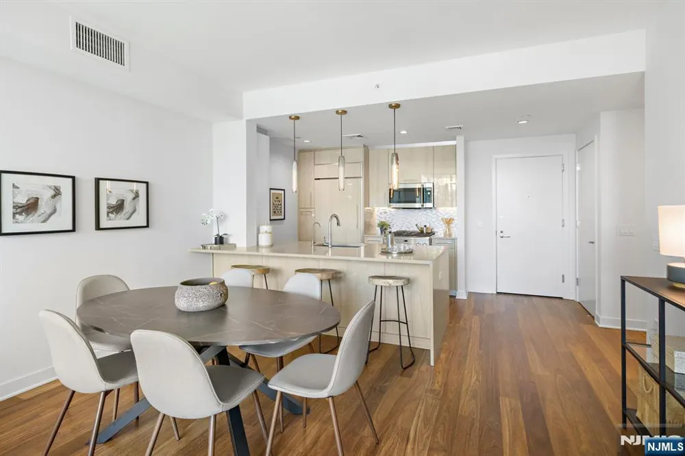 1200 Ave At Port Imperial 513 Weehawken, NJ 07086