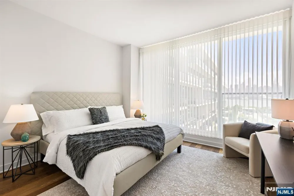 1200 Ave At Port Imperial 513 Weehawken, NJ 07086