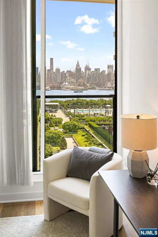 1200 Ave At Port Imperial 513 Weehawken, NJ 07086