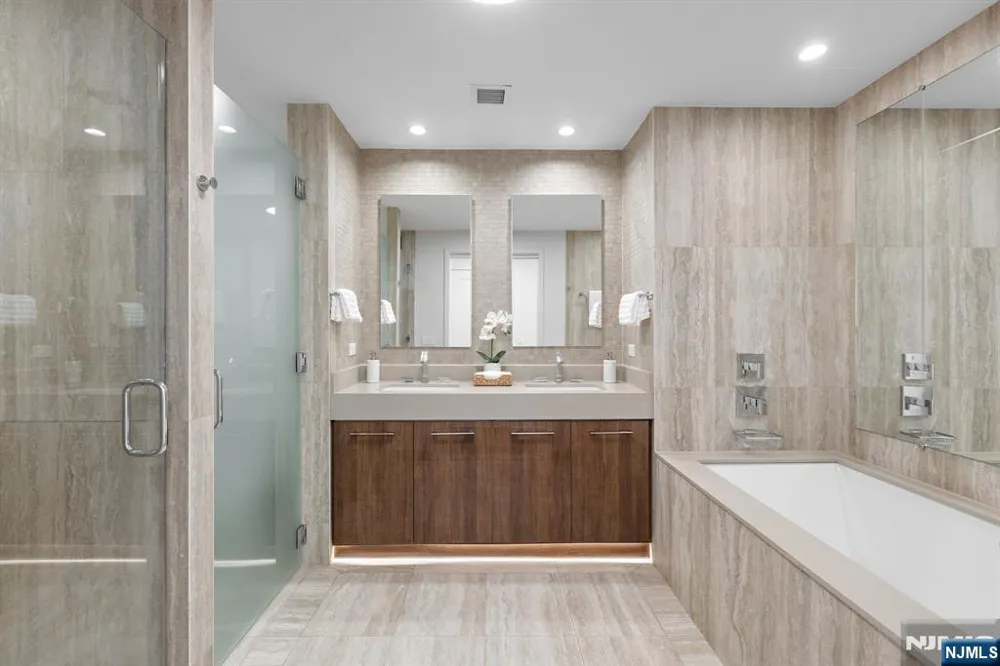 1200 Ave At Port Imperial 513 Weehawken, NJ 07086