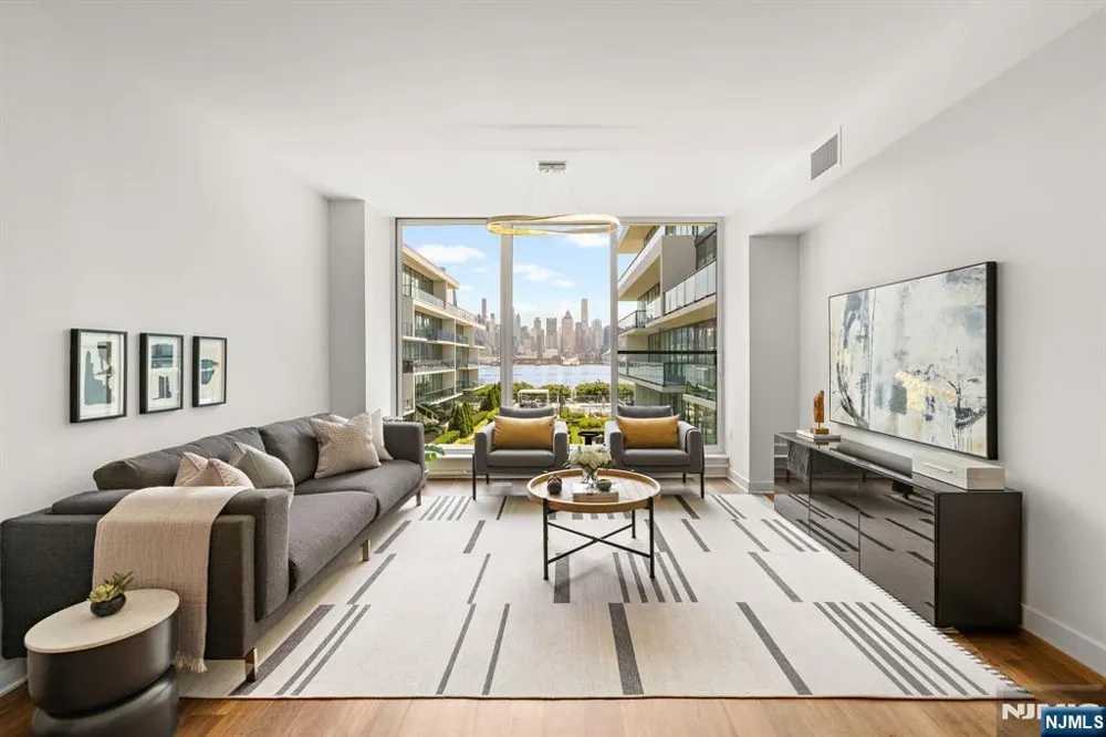 1200 Ave At Port Imperial 513 Weehawken, NJ 07086