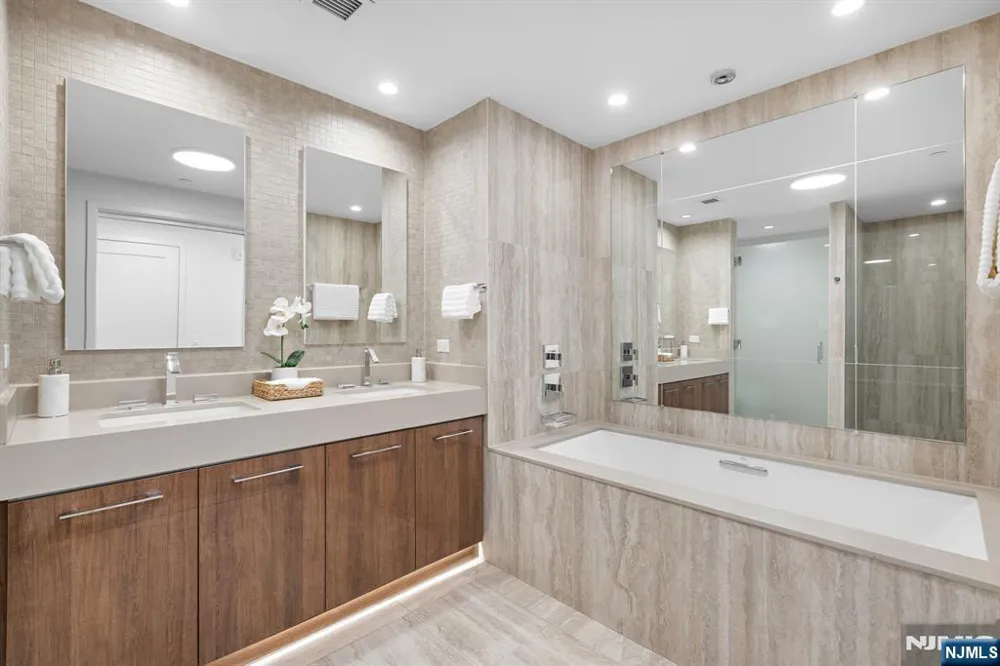 1200 Ave At Port Imperial 513 Weehawken, NJ 07086