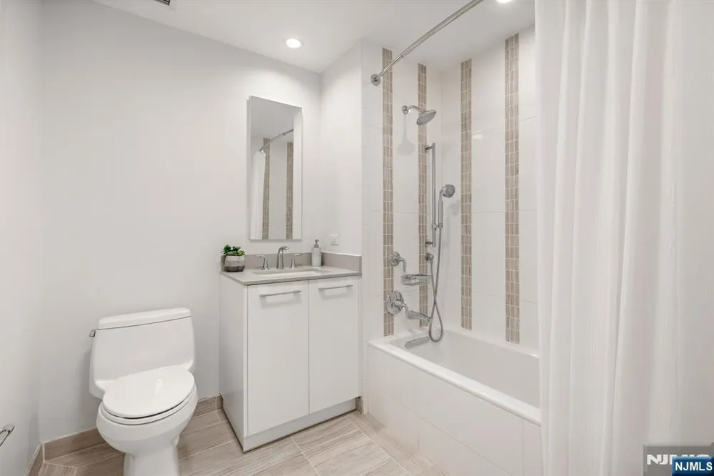 1200 Ave At Port Imperial 513 Weehawken, NJ 07086