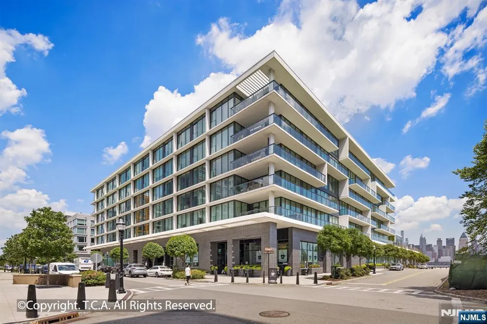 1200 Ave At Port Imperial 513 Weehawken, NJ 07086