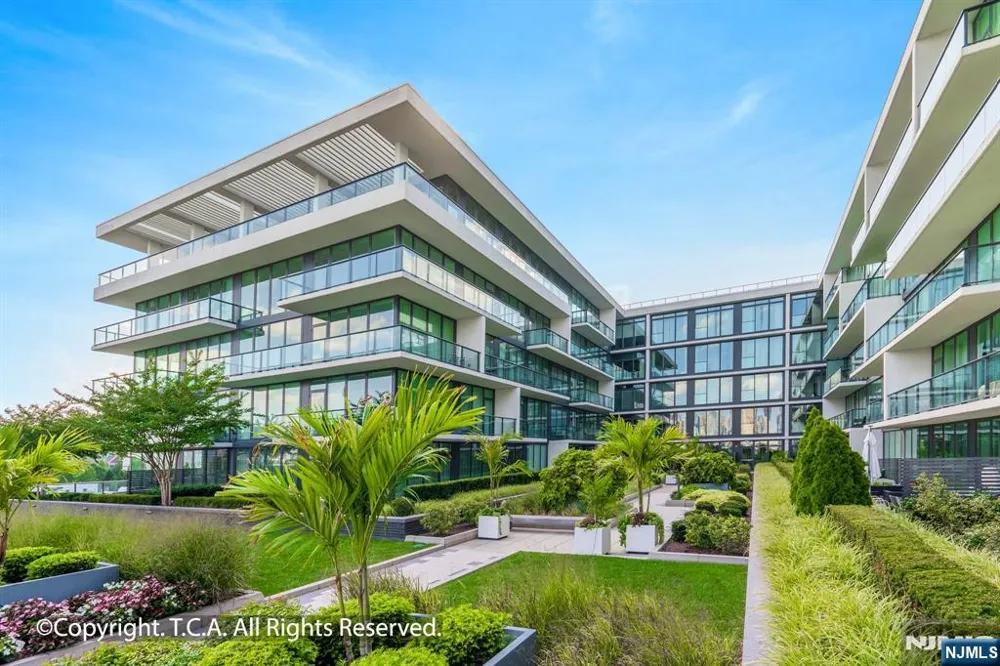 1200 Ave At Port Imperial 513 Weehawken, NJ 07086