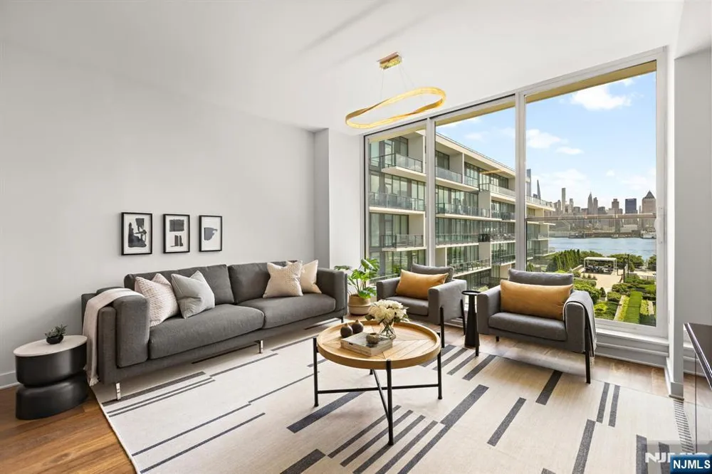 1200 Ave At Port Imperial 513 Weehawken, NJ 07086