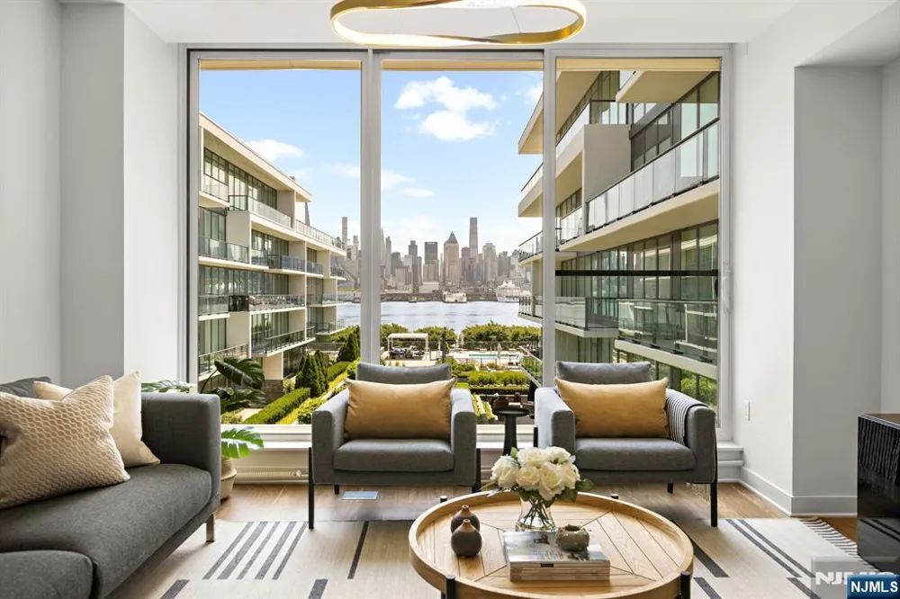 1200 Ave At Port Imperial 513 Weehawken, NJ 07086