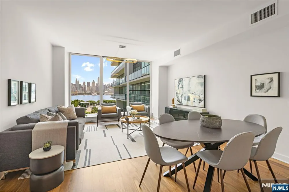 1200 Ave At Port Imperial 513 Weehawken, NJ 07086