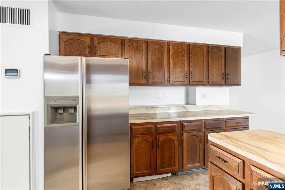 1705 Harmon Cove Tower Secaucus, NJ 07094