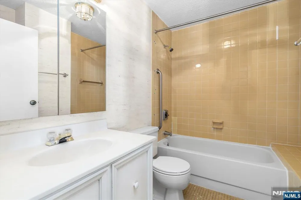 1705 Harmon Cove Tower Secaucus, NJ 07094