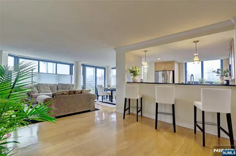 700 Grove Street 3Q