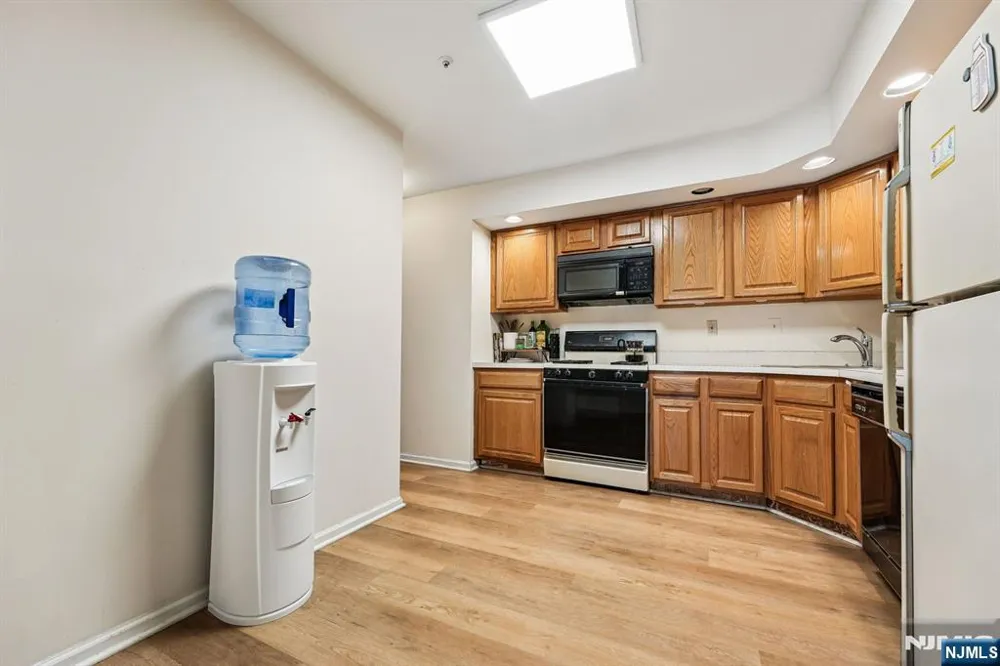 48 Cornerstone Lane Newark, NJ 07103
