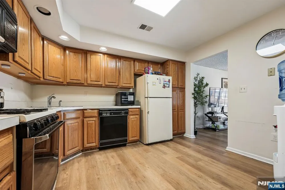 48 Cornerstone Lane Newark, NJ 07103