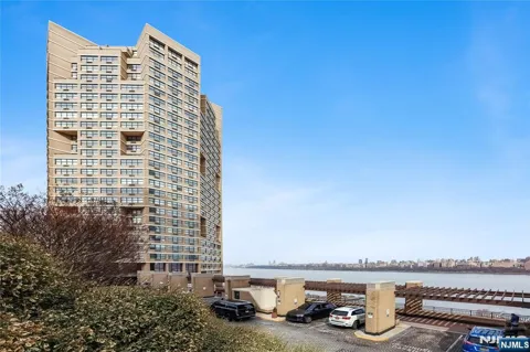 7004 Kennedy Boulevard 4A