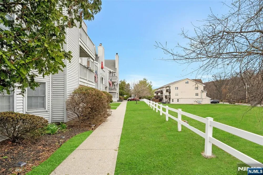 49 Quartz Lane #49 Paterson, NJ 07501