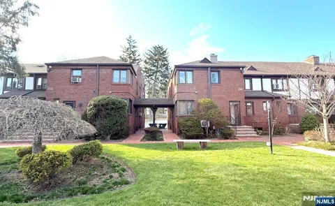 520 Broad Avenue 9