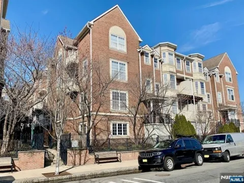 200 Dey Street 258