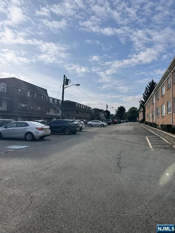 565 Grove F-12 Clifton, NJ 07013