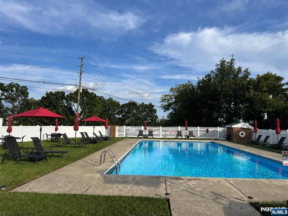 565 Grove F-12 Clifton, NJ 07013