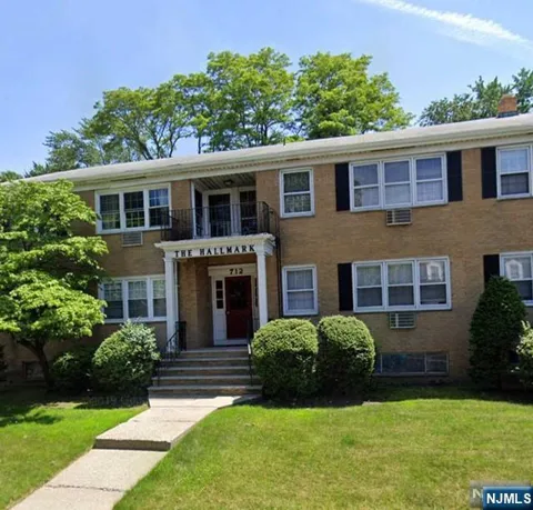 712 Cedar Lane 2