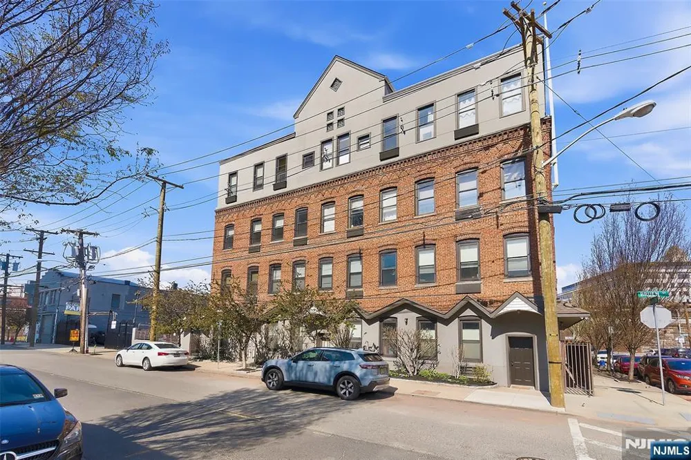 39-45 Bruen 4 Newark, NJ 07105