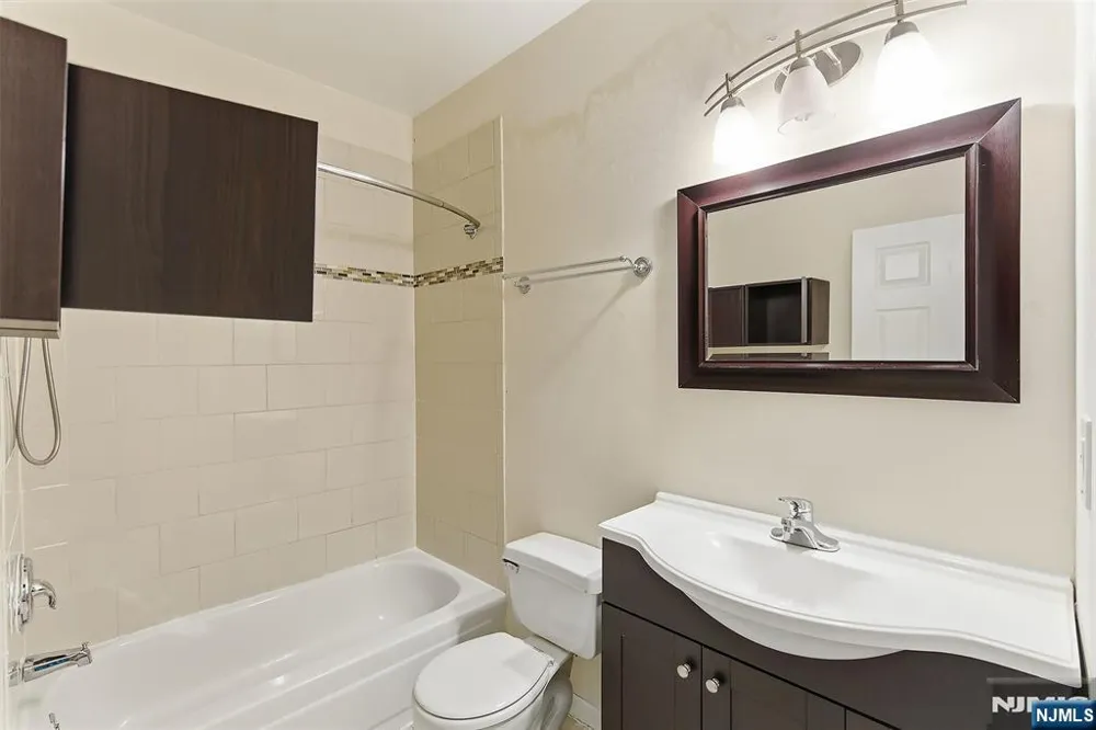 39-45 Bruen 4 Newark, NJ 07105