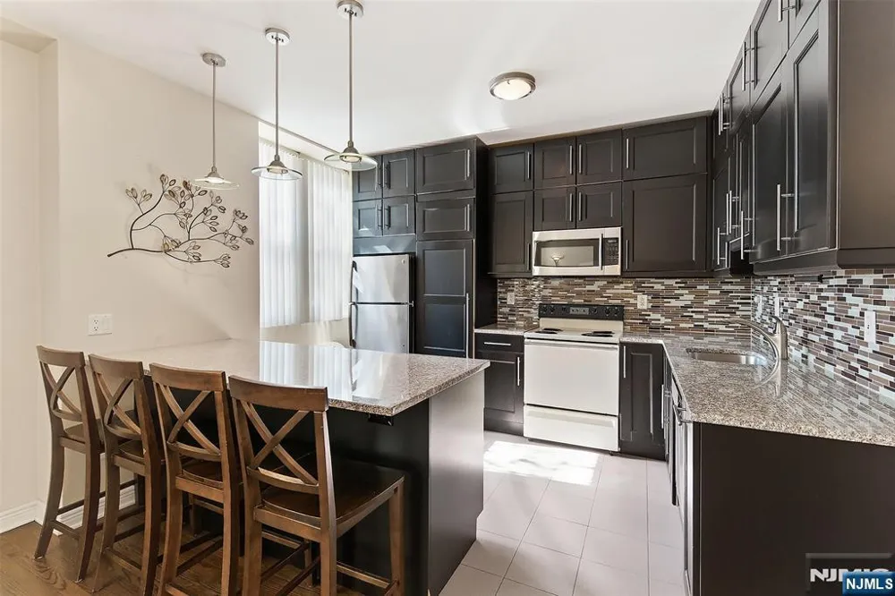 39-45 Bruen 4 Newark, NJ 07105