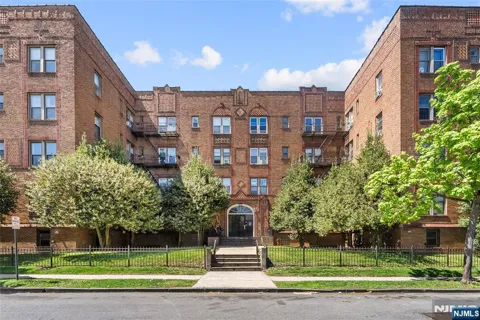 433 Lincoln Avenue C008B