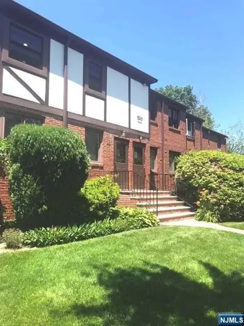 520 Broad Avenue 11