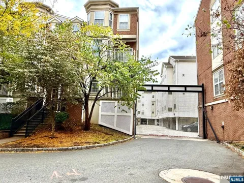 201 DEY Street 126
